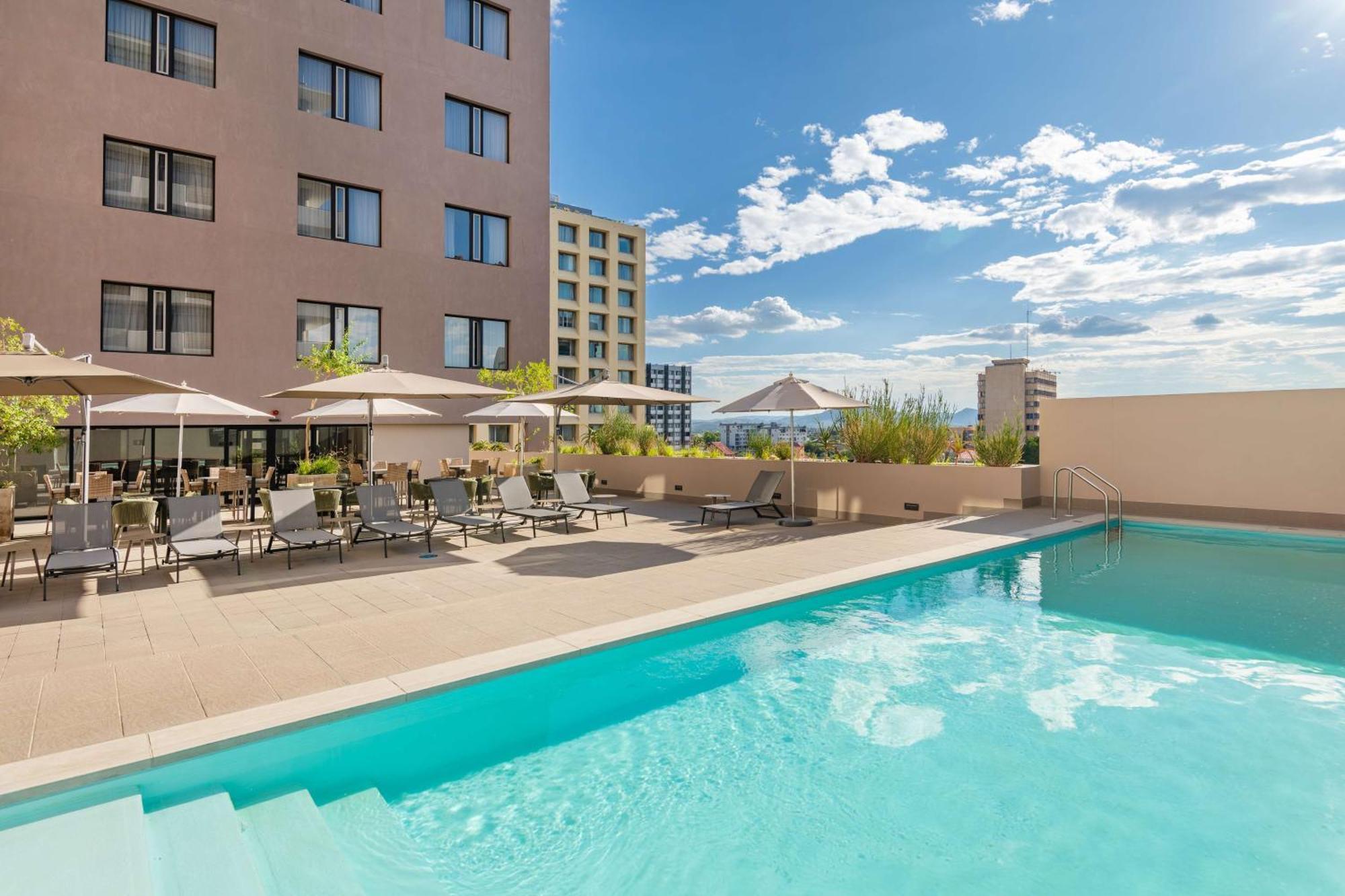 Hilton Garden Inn Windhoek Exteriör bild